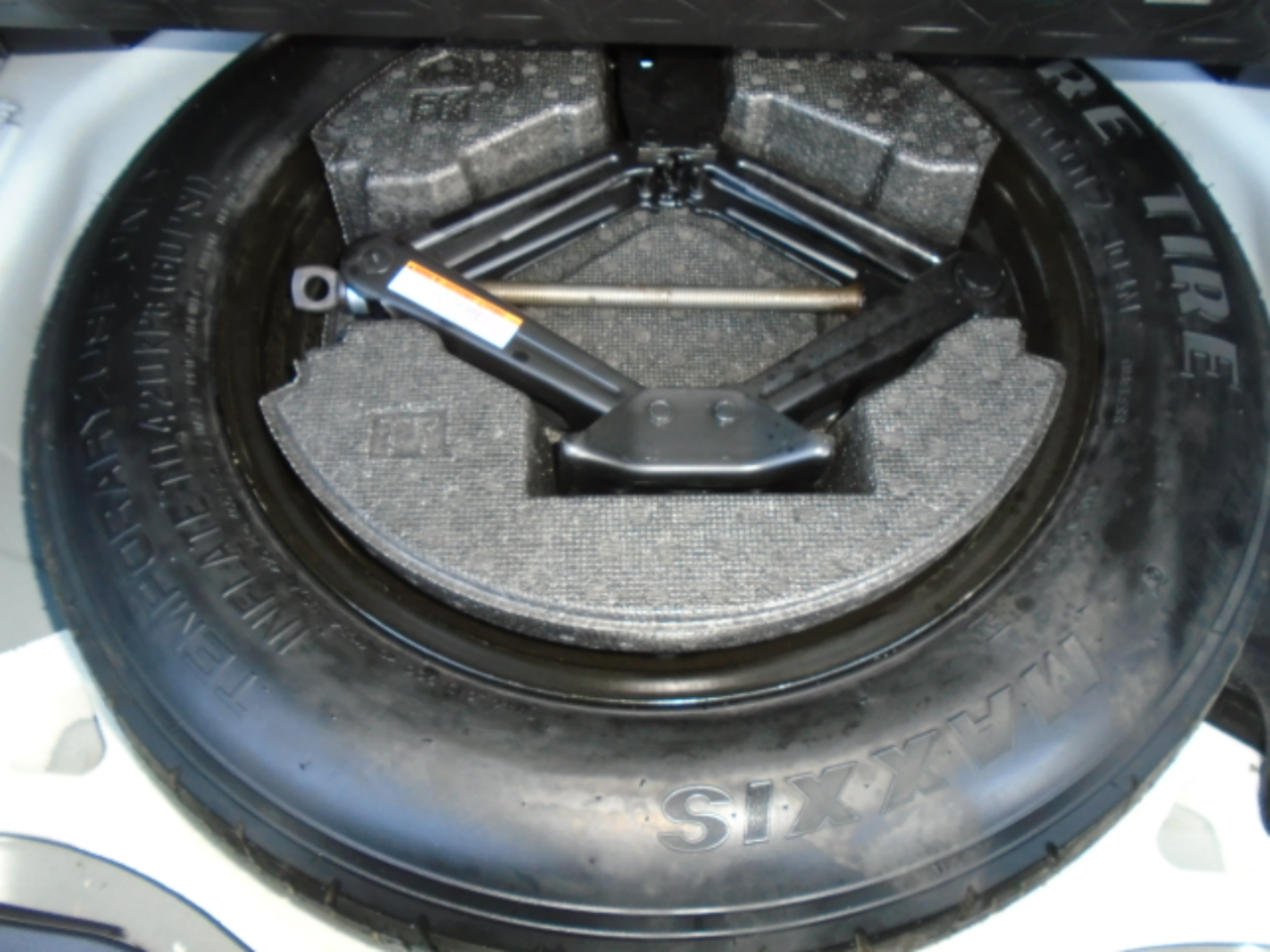 Toyota RAV4 LE AWD (Natl) 2024