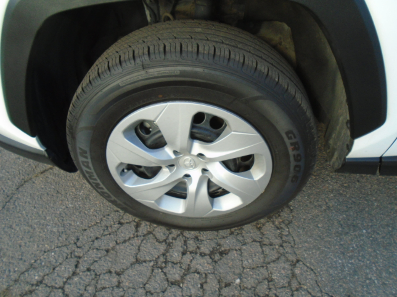 Toyota RAV4 LE AWD (Natl) 2024