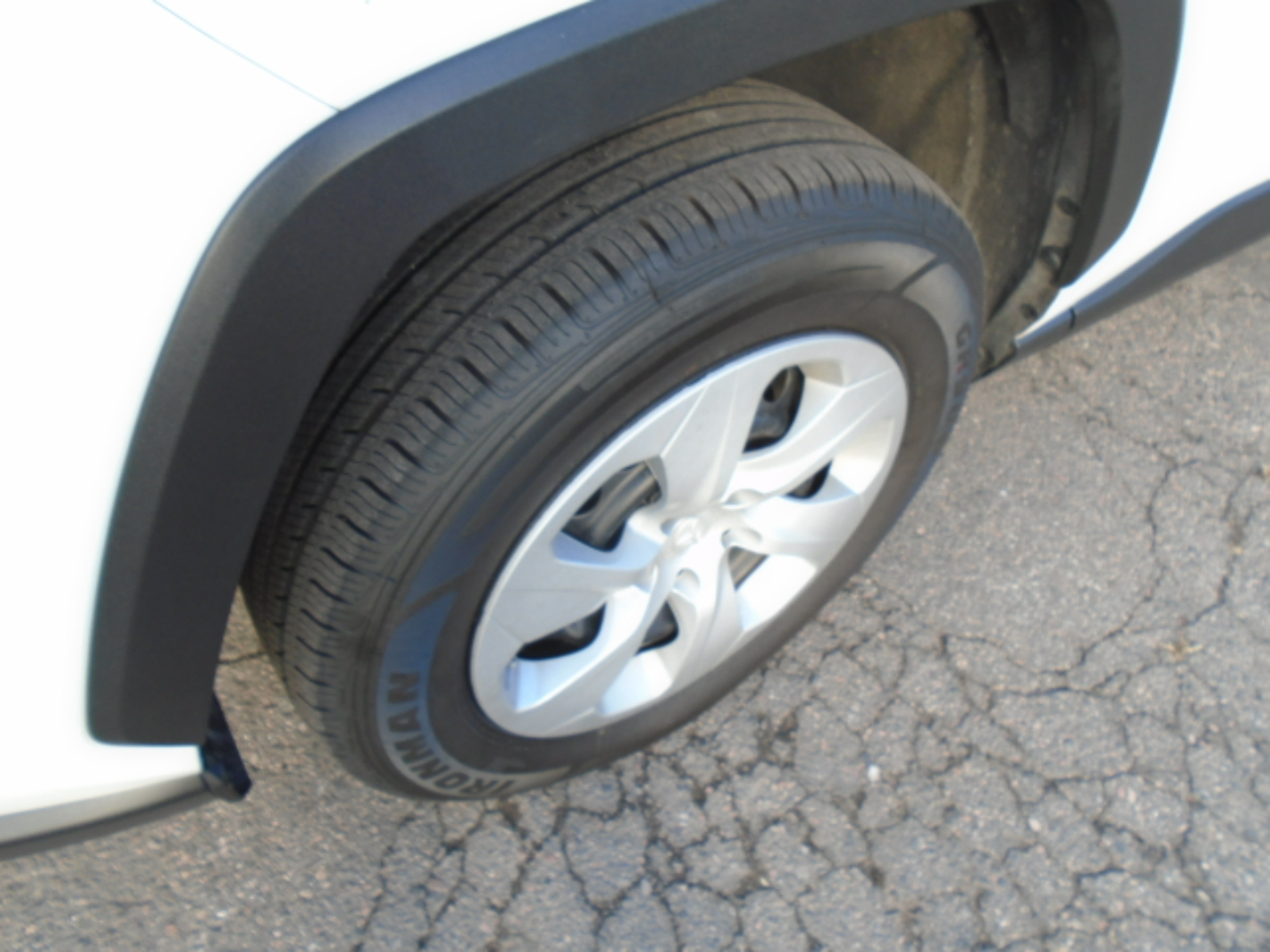 Toyota RAV4 LE AWD (Natl) 2024