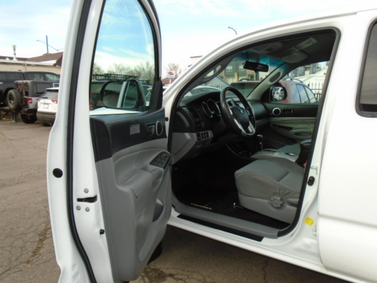 Toyota Tacoma 4WD Double Cab V6 MT (Natl) 2014