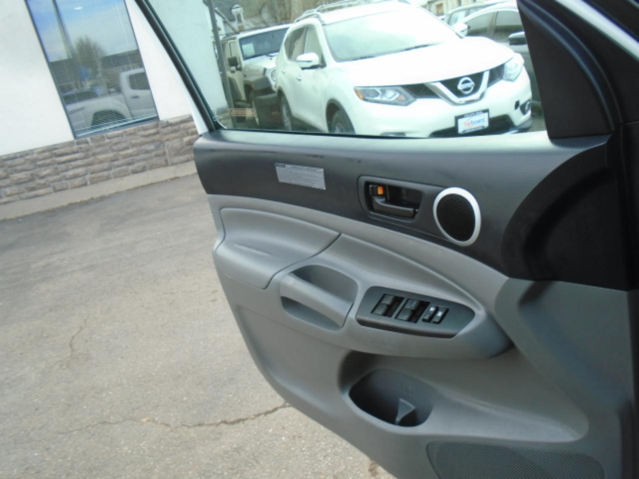 Toyota Tacoma 4WD Double Cab V6 MT (Natl) 2014