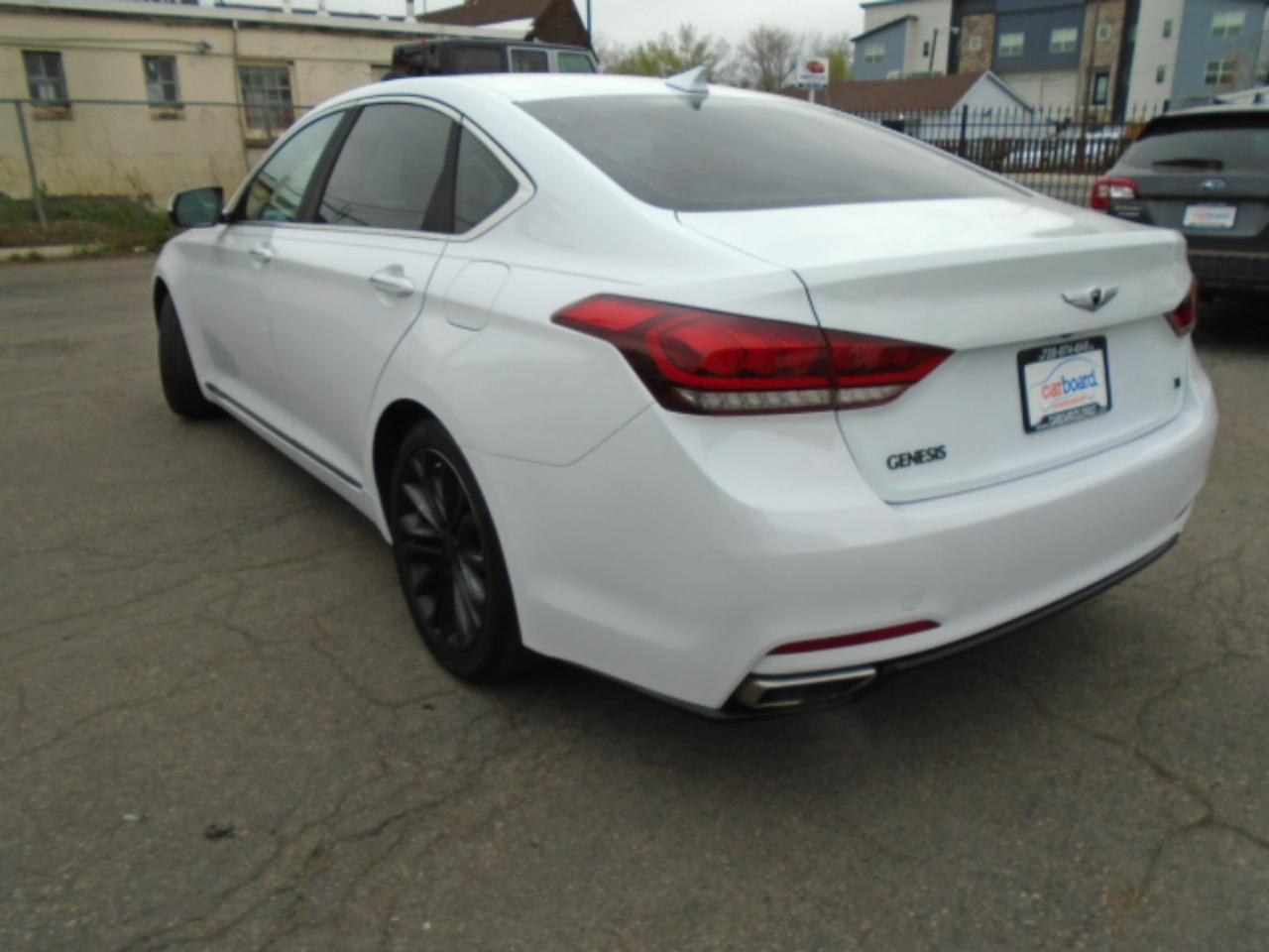 Hyundai Genesis 4dr Sdn V6 3.8L RWD 2015