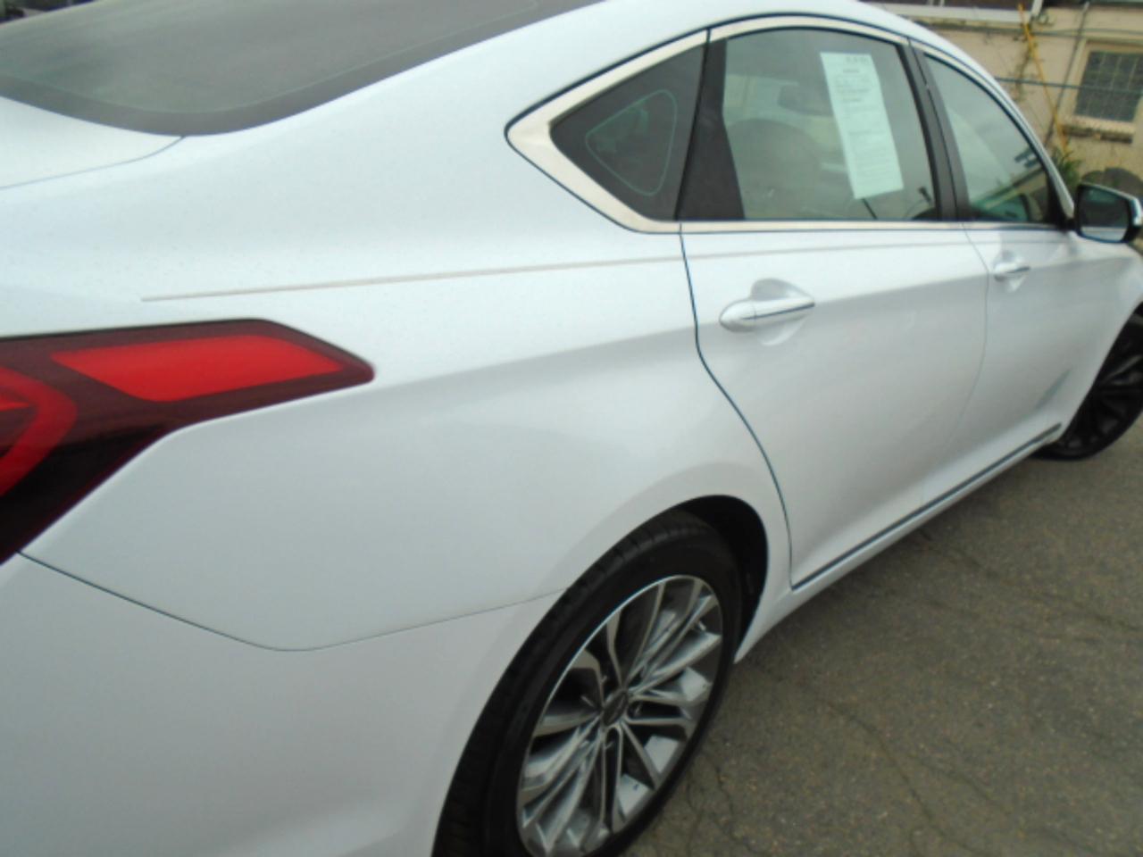 Hyundai Genesis 4dr Sdn V6 3.8L RWD 2015