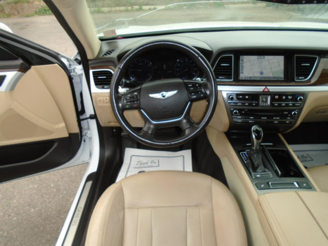 Hyundai Genesis 4dr Sdn V6 3.8L RWD 2015