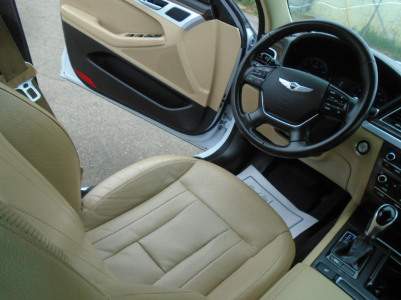 Hyundai Genesis 4dr Sdn V6 3.8L RWD 2015