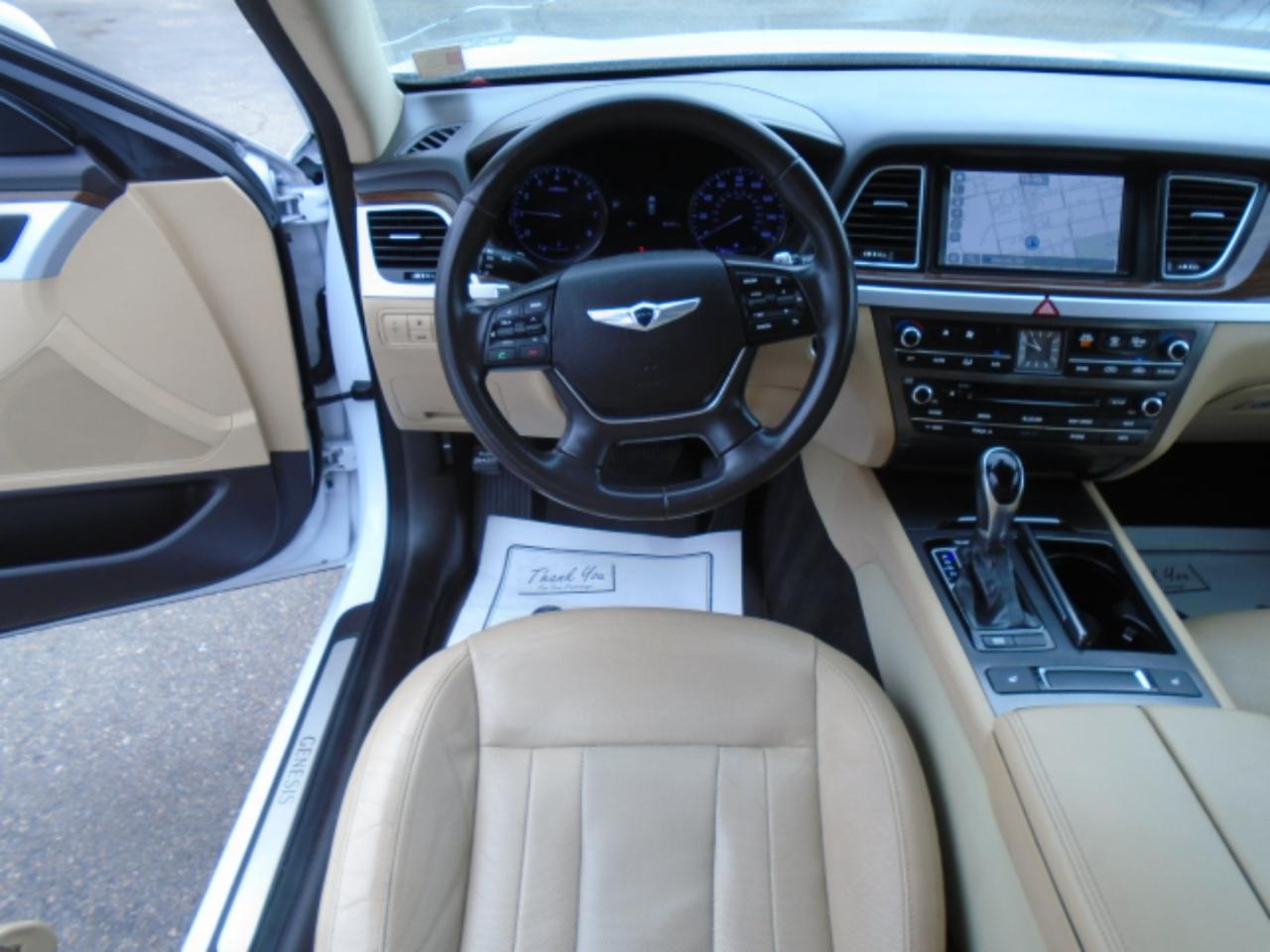 Hyundai Genesis 4dr Sdn V6 3.8L RWD 2015