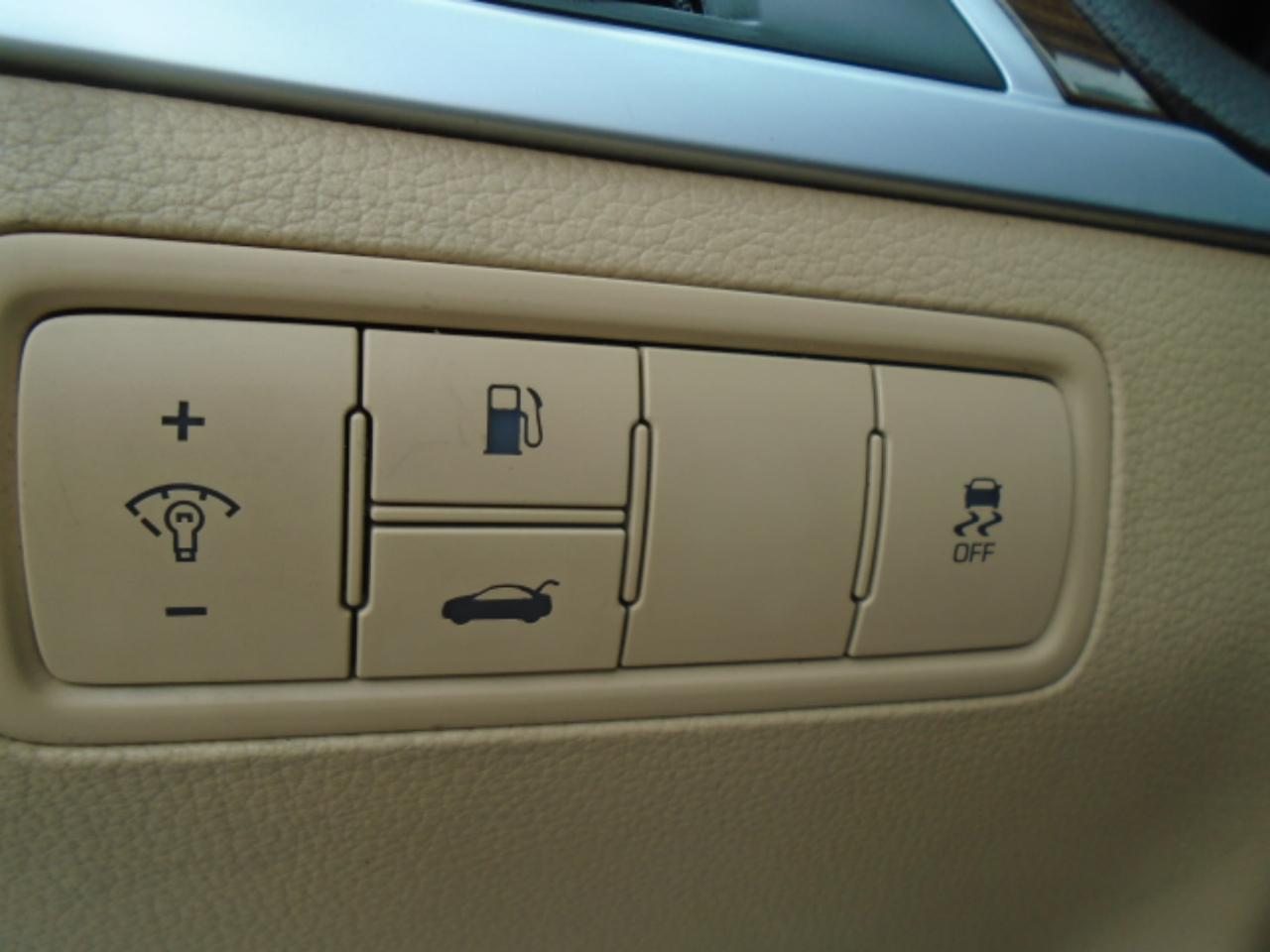 Hyundai Genesis 4dr Sdn V6 3.8L RWD 2015