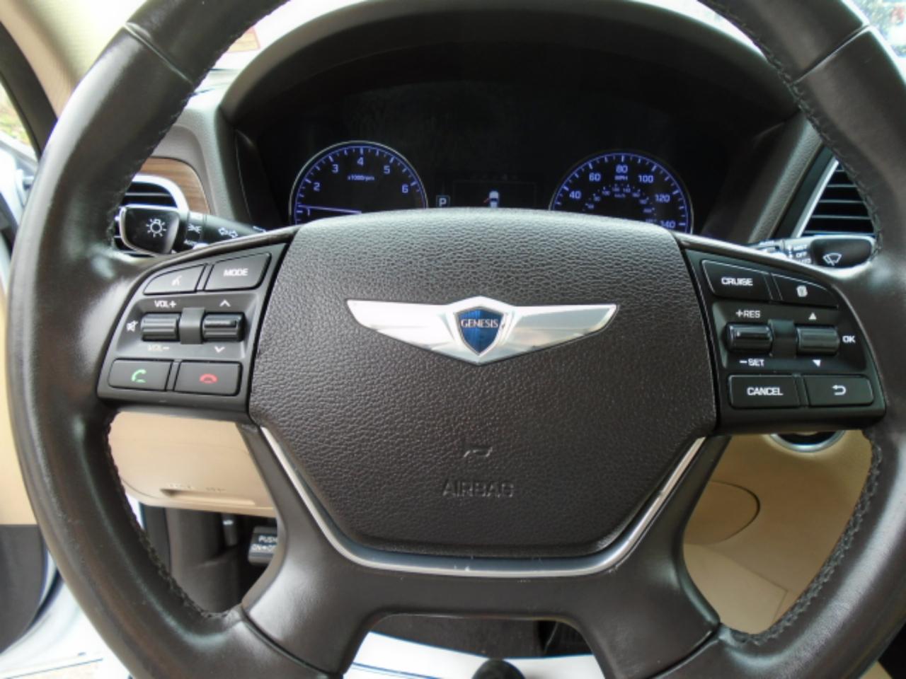 Hyundai Genesis 4dr Sdn V6 3.8L RWD 2015