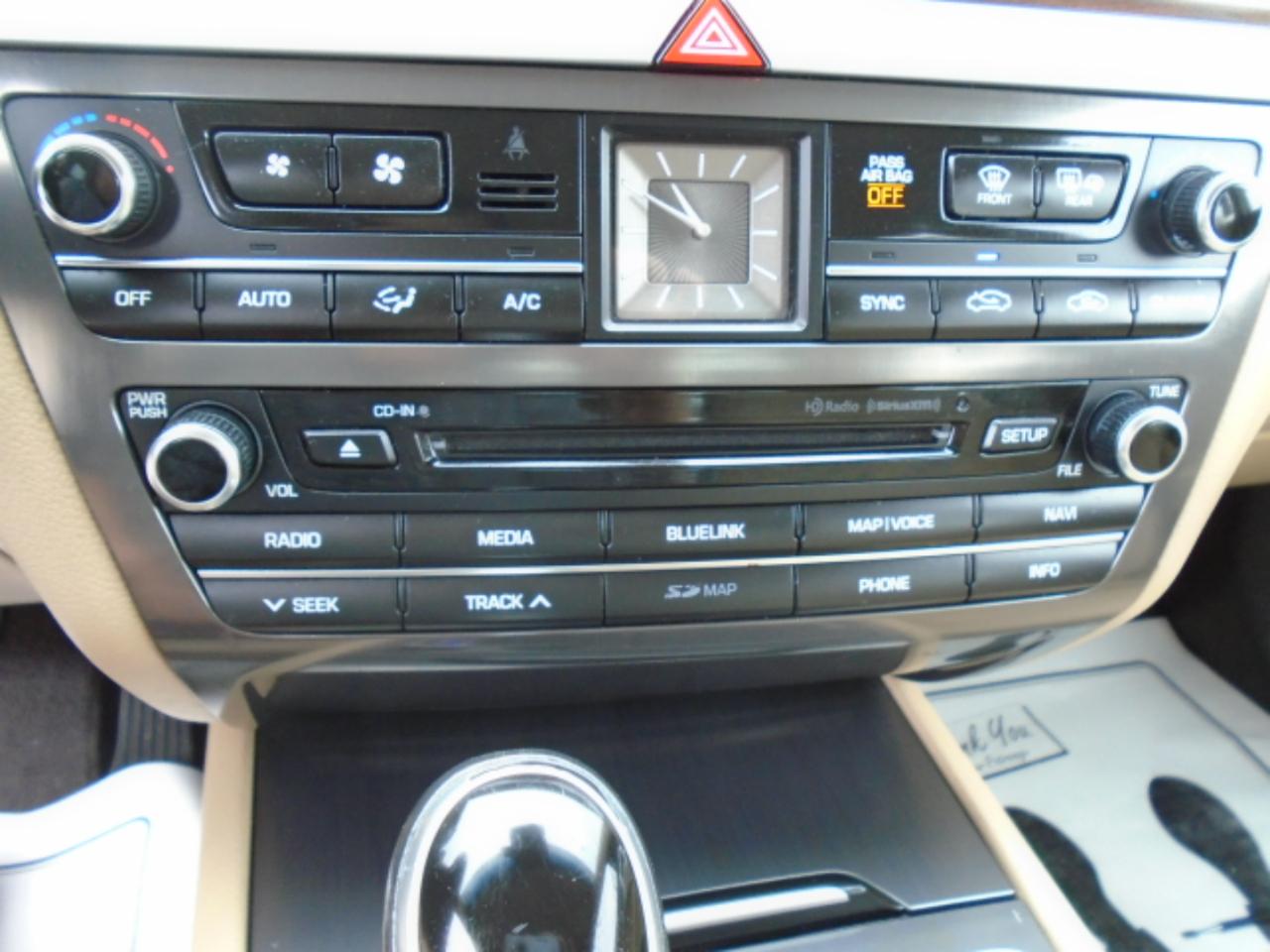 Hyundai Genesis 4dr Sdn V6 3.8L RWD 2015