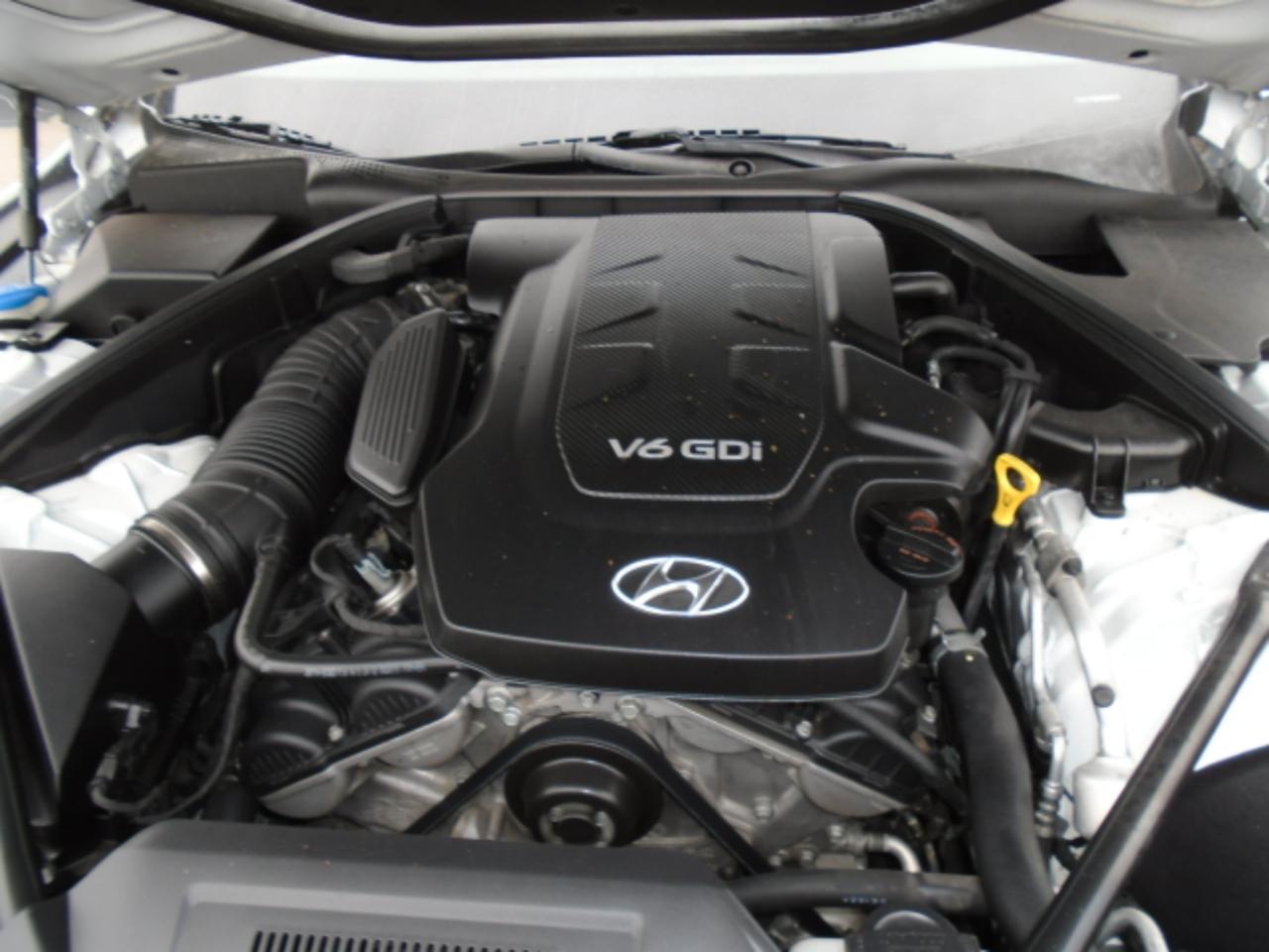 Hyundai Genesis 4dr Sdn V6 3.8L RWD 2015