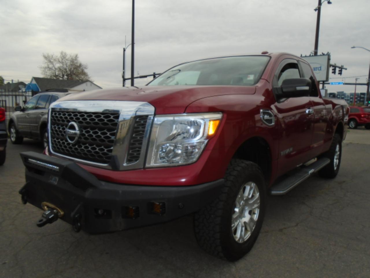 Nissan Titan 4x4 King Cab SV 2017
