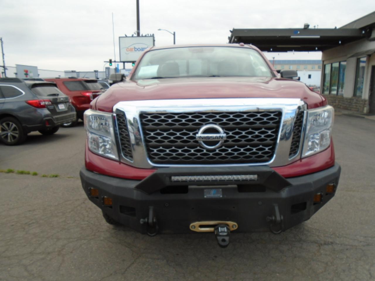 Nissan Titan 4x4 King Cab SV 2017