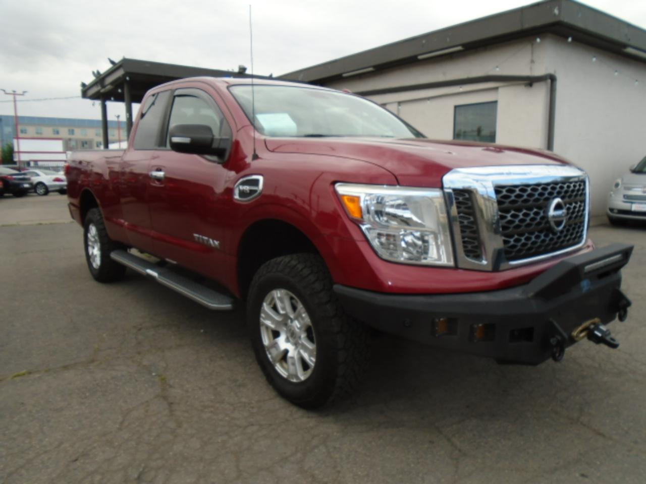 Nissan Titan 4x4 King Cab SV 2017