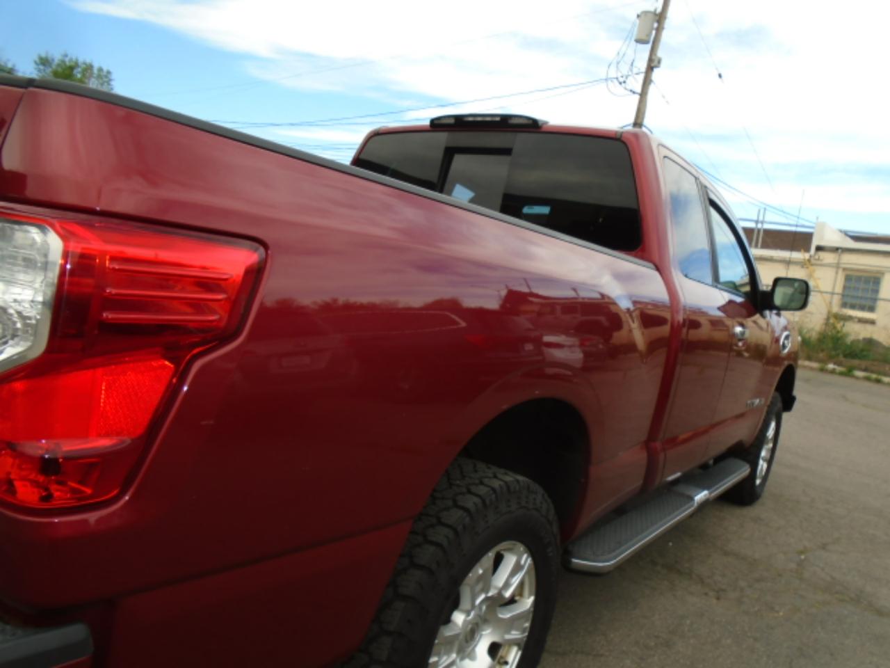 Nissan Titan 4x4 King Cab SV 2017