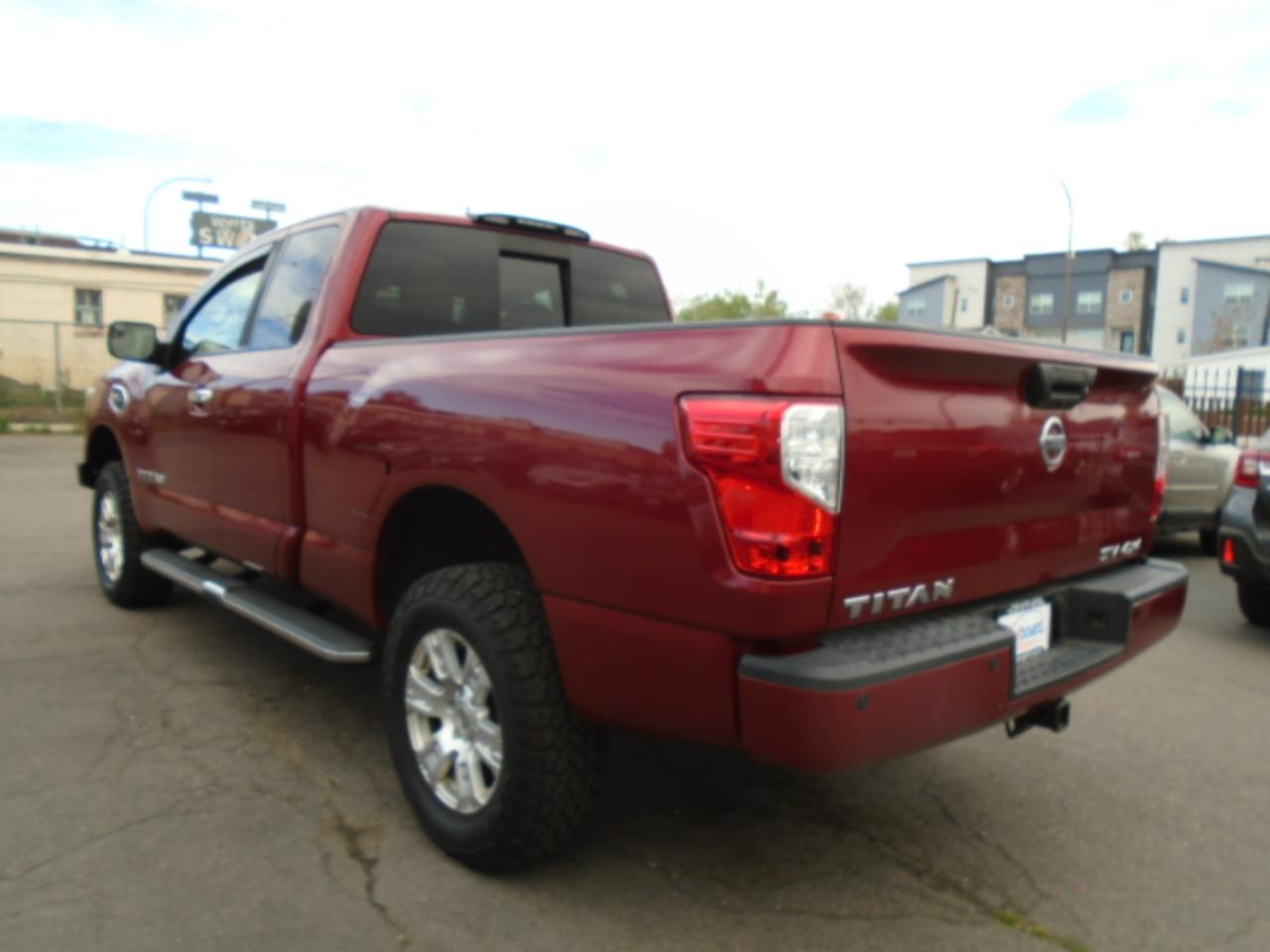 Nissan Titan 4x4 King Cab SV 2017