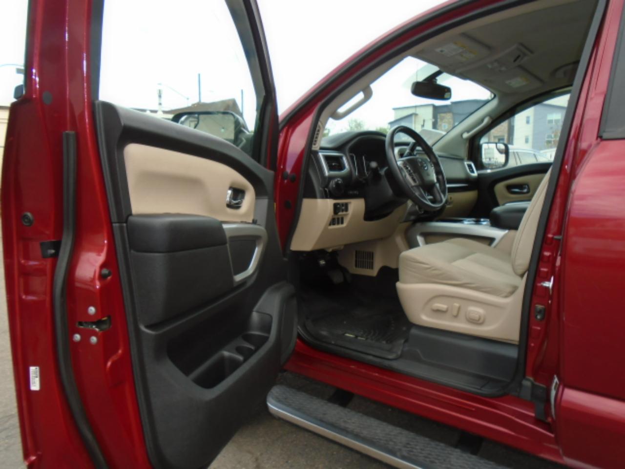 Nissan Titan 4x4 King Cab SV 2017