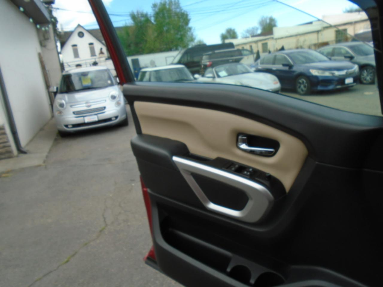 Nissan Titan 4x4 King Cab SV 2017