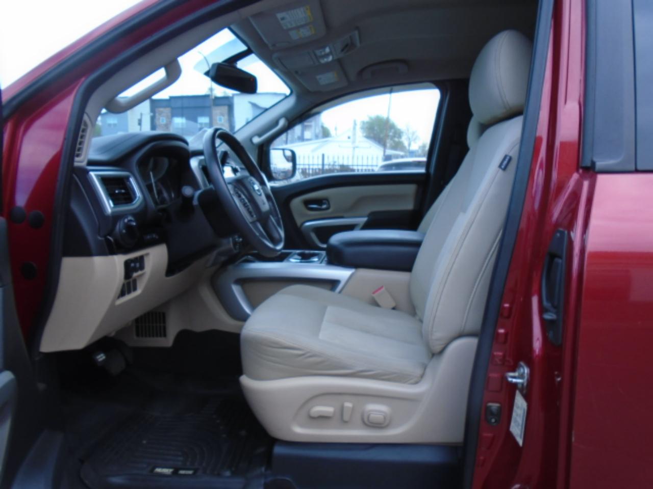 Nissan Titan 4x4 King Cab SV 2017