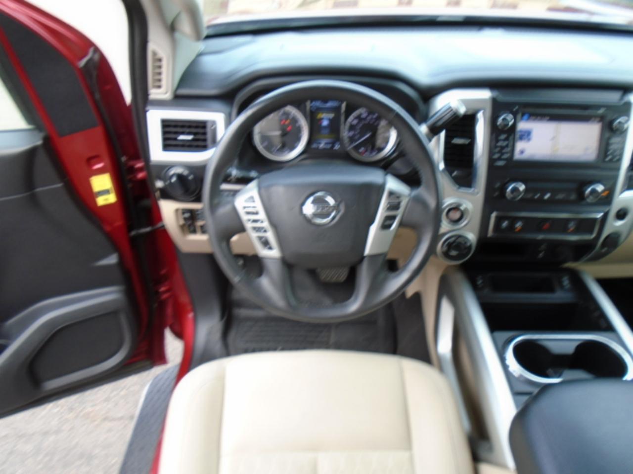 Nissan Titan 4x4 King Cab SV 2017