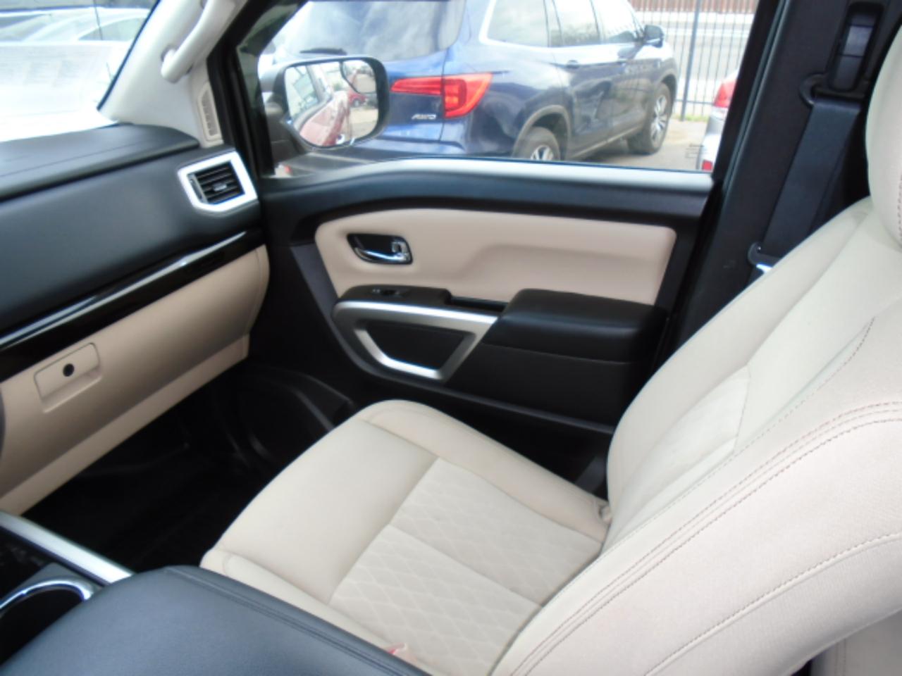 Nissan Titan 4x4 King Cab SV 2017