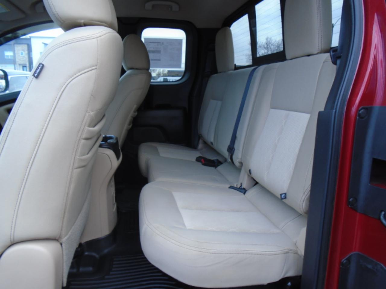 Nissan Titan 4x4 King Cab SV 2017