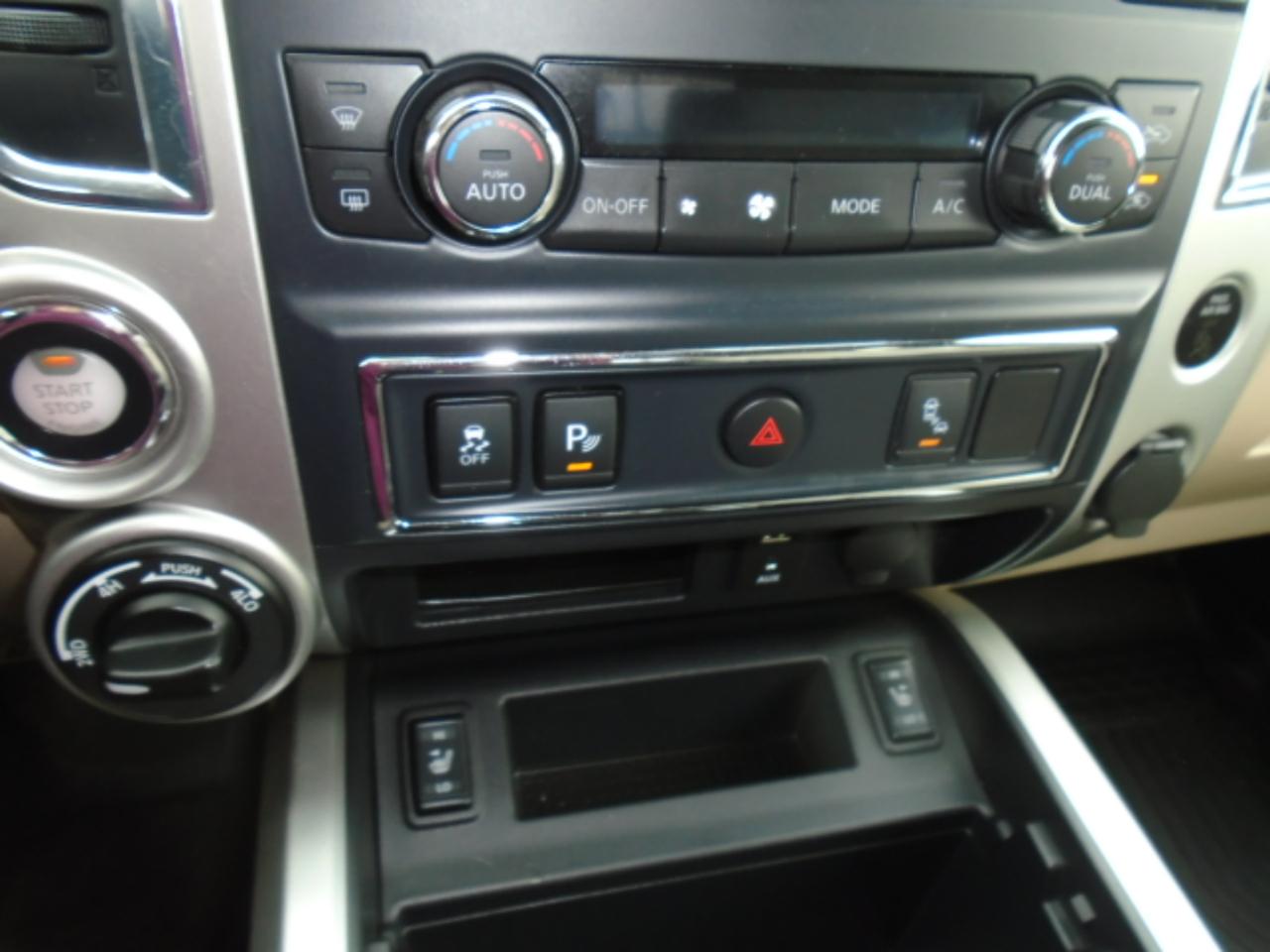 Nissan Titan 4x4 King Cab SV 2017