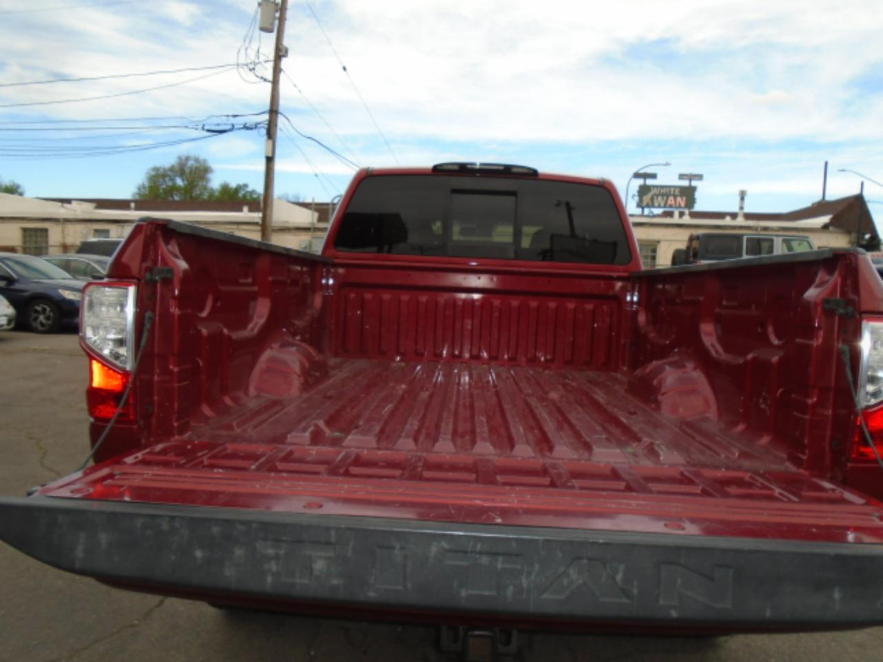 Nissan Titan 4x4 King Cab SV 2017