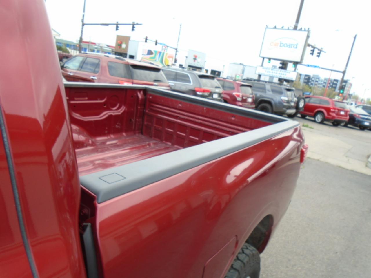 Nissan Titan 4x4 King Cab SV 2017