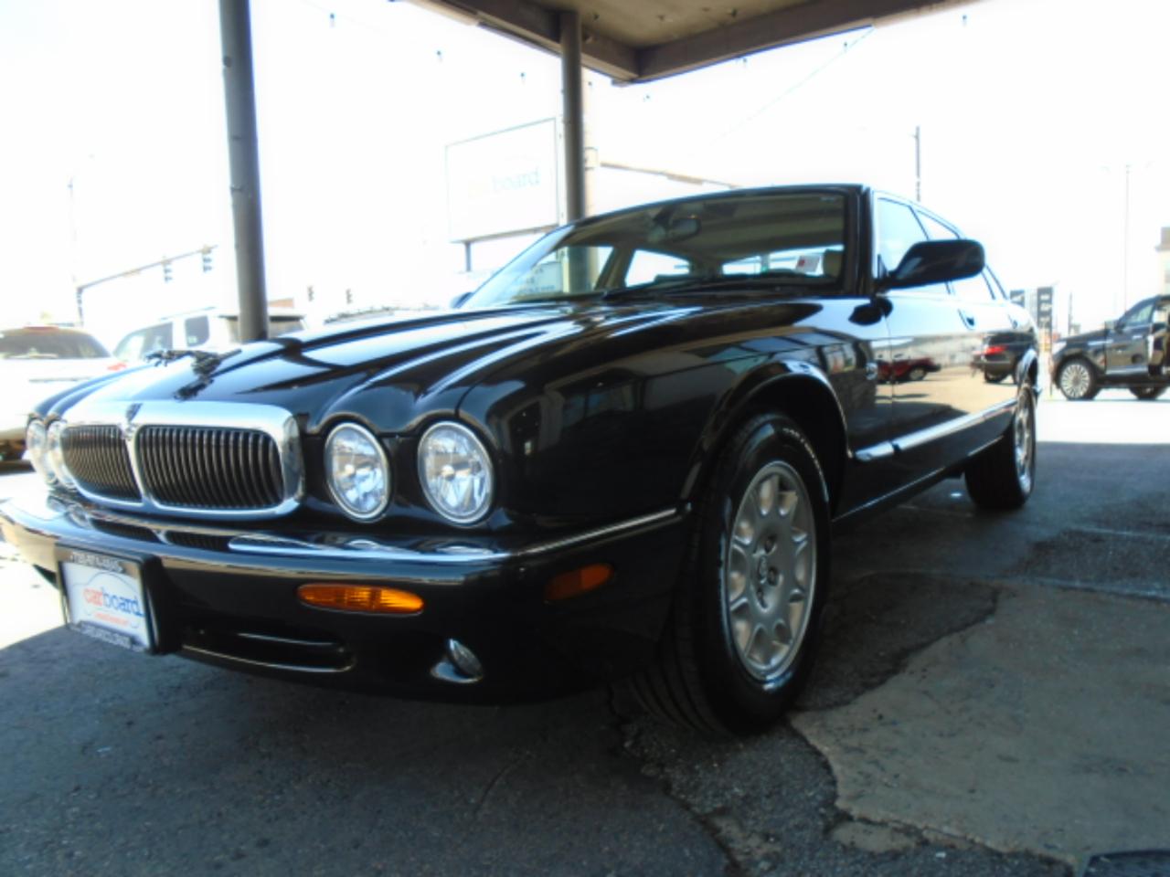 2000 Jaguar XJ 4dr Sdn