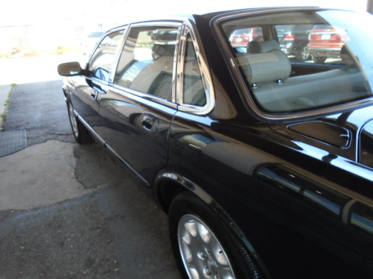 Jaguar XJ 4dr Sdn 2000