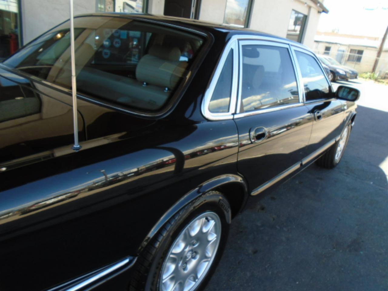 Jaguar XJ 4dr Sdn 2000