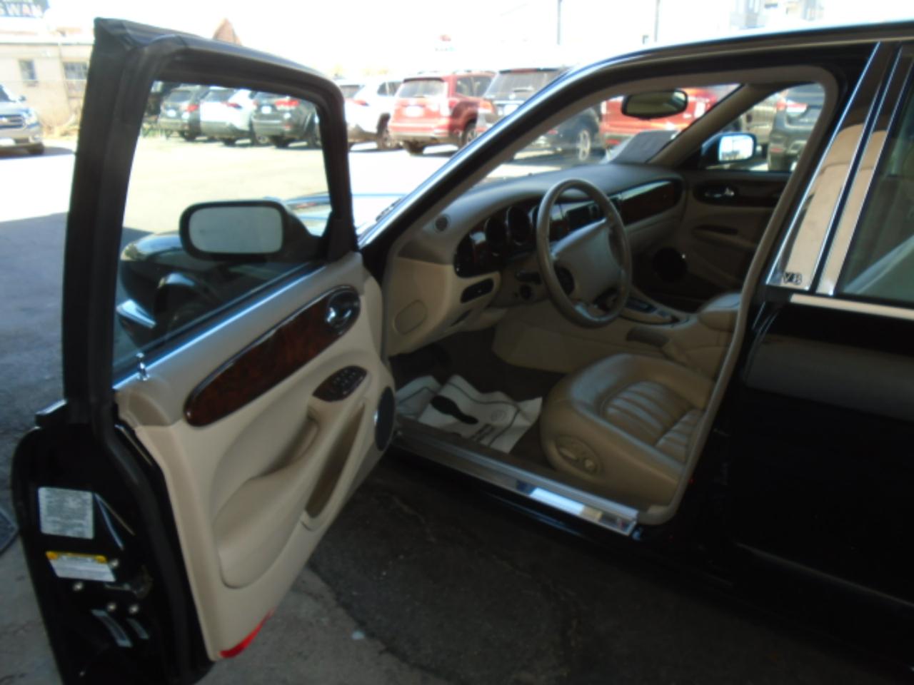 Jaguar XJ 4dr Sdn 2000