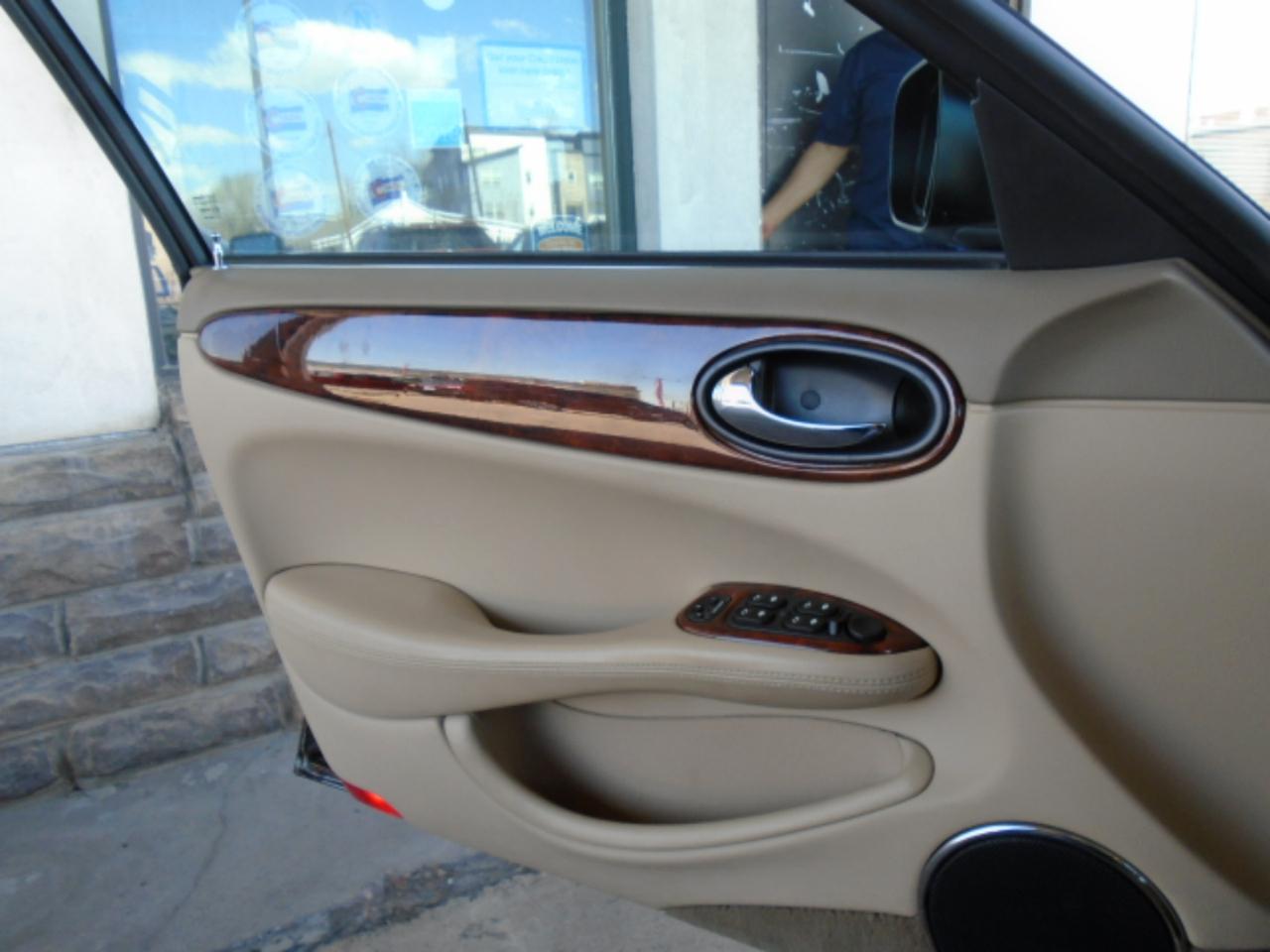 Jaguar XJ 4dr Sdn 2000