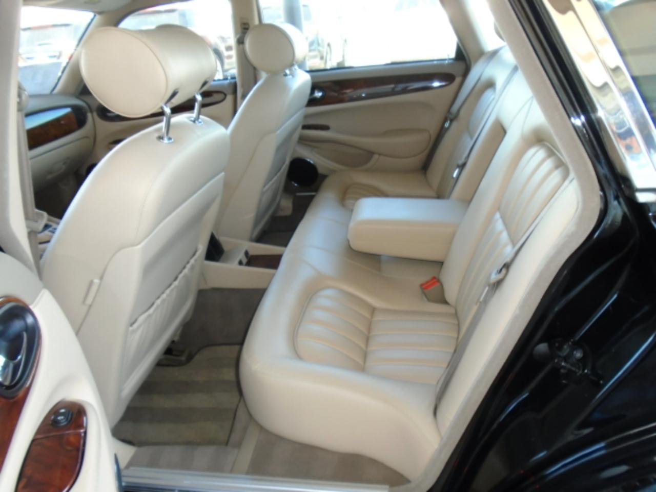 Jaguar XJ 4dr Sdn 2000