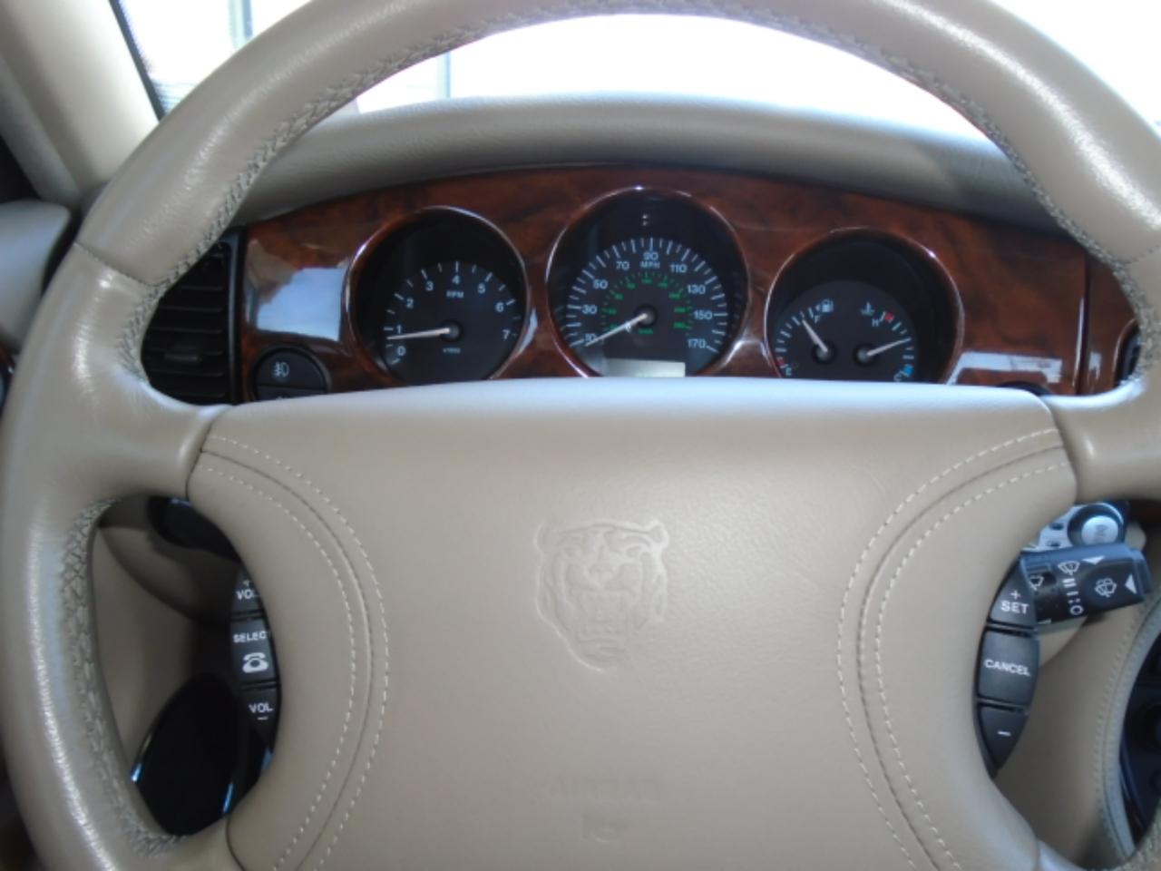 Jaguar XJ 4dr Sdn 2000