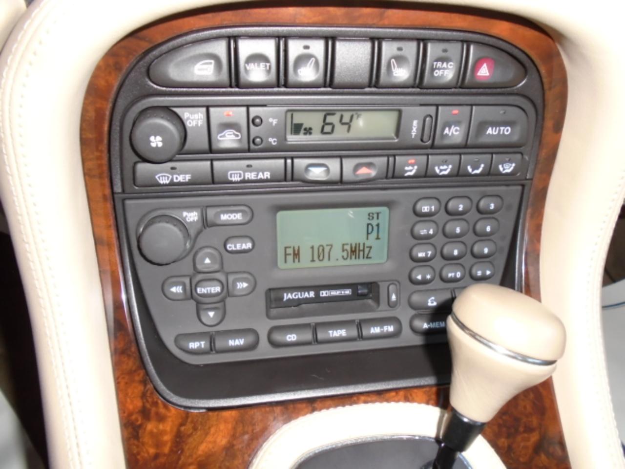 Jaguar XJ 4dr Sdn 2000