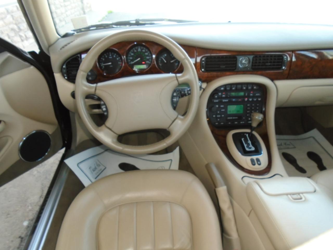 Jaguar XJ 4dr Sdn 2000