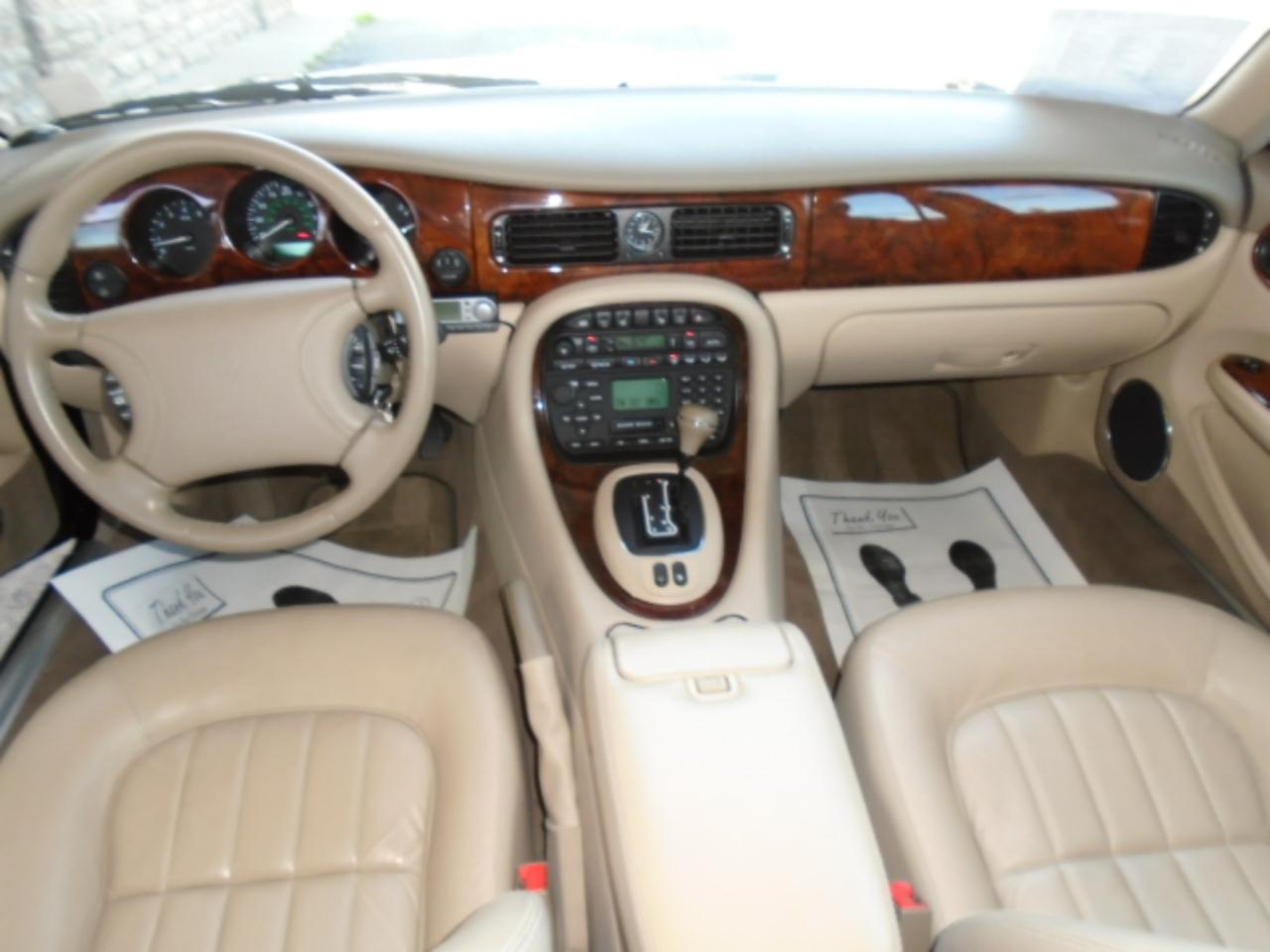 Jaguar XJ 4dr Sdn 2000