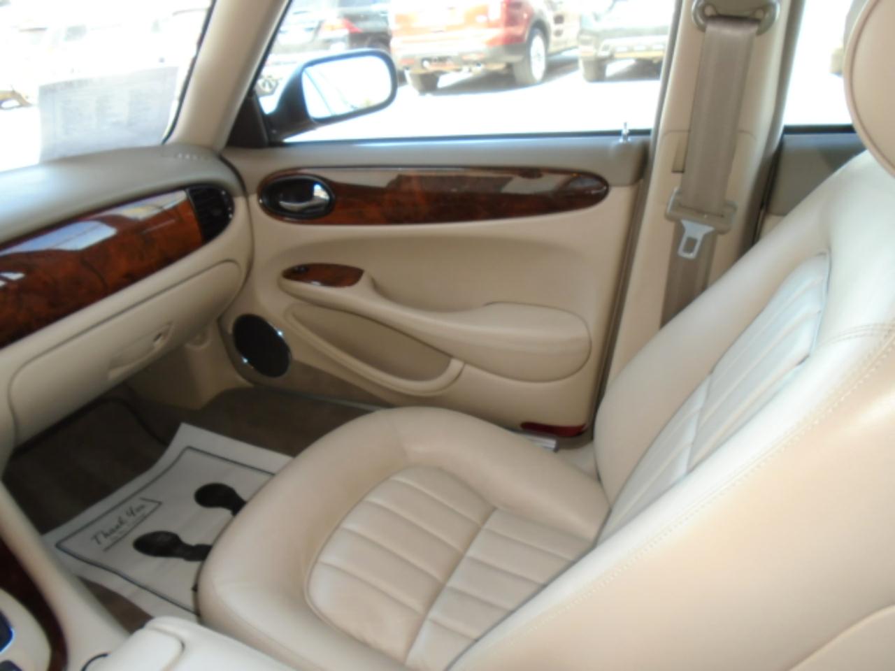 Jaguar XJ 4dr Sdn 2000