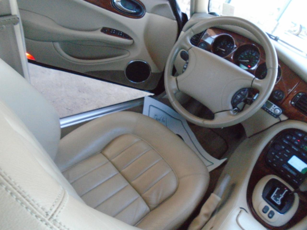 Jaguar XJ 4dr Sdn 2000