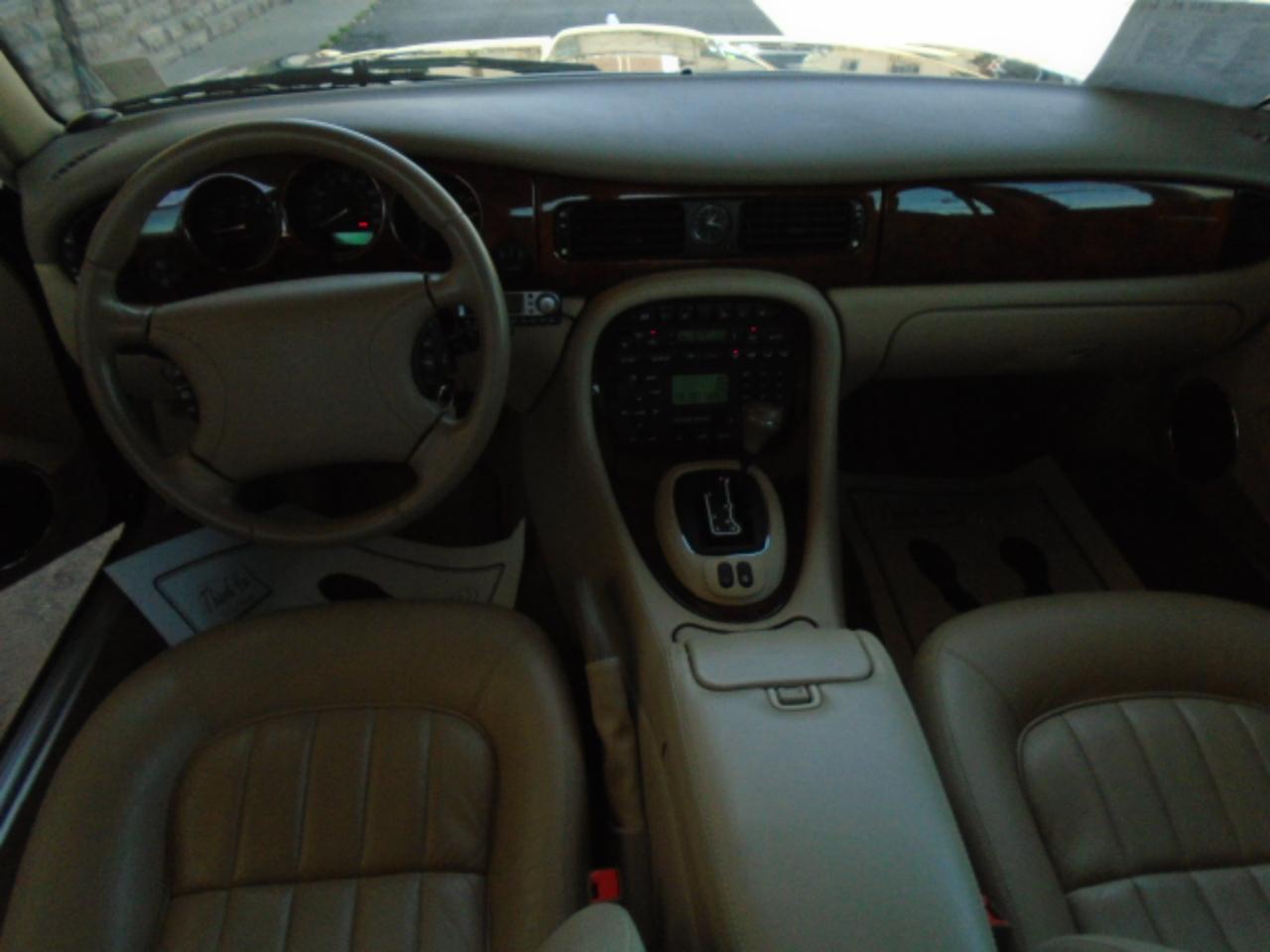 Jaguar XJ 4dr Sdn 2000