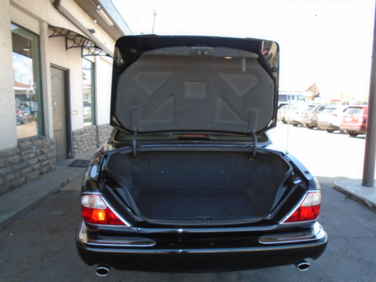 Jaguar XJ 4dr Sdn 2000