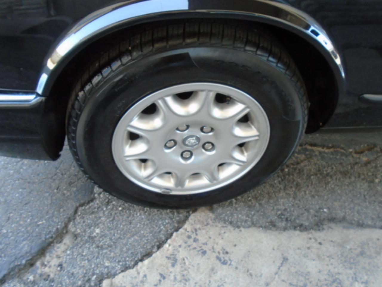 Jaguar XJ 4dr Sdn 2000