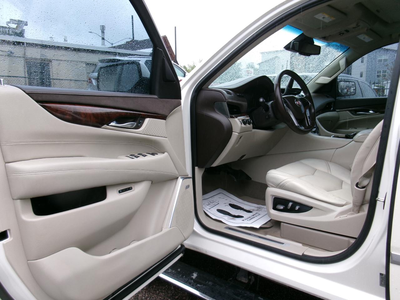 Cadillac Escalade ESV 4WD 4dr Premium 2015
