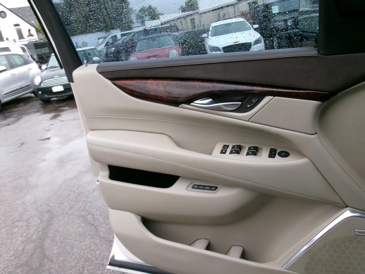 Cadillac Escalade ESV 4WD 4dr Premium 2015