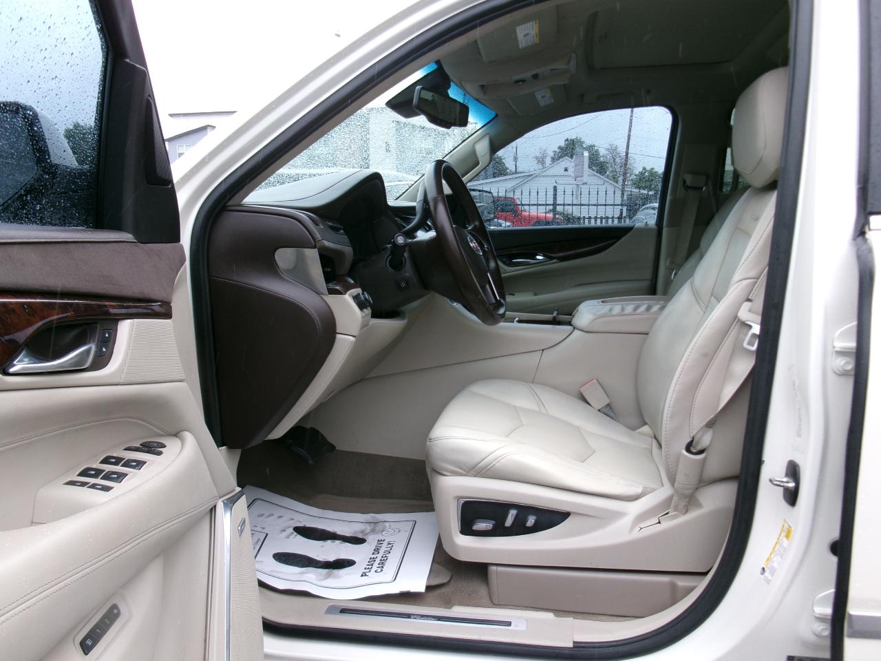 Cadillac Escalade ESV 4WD 4dr Premium 2015