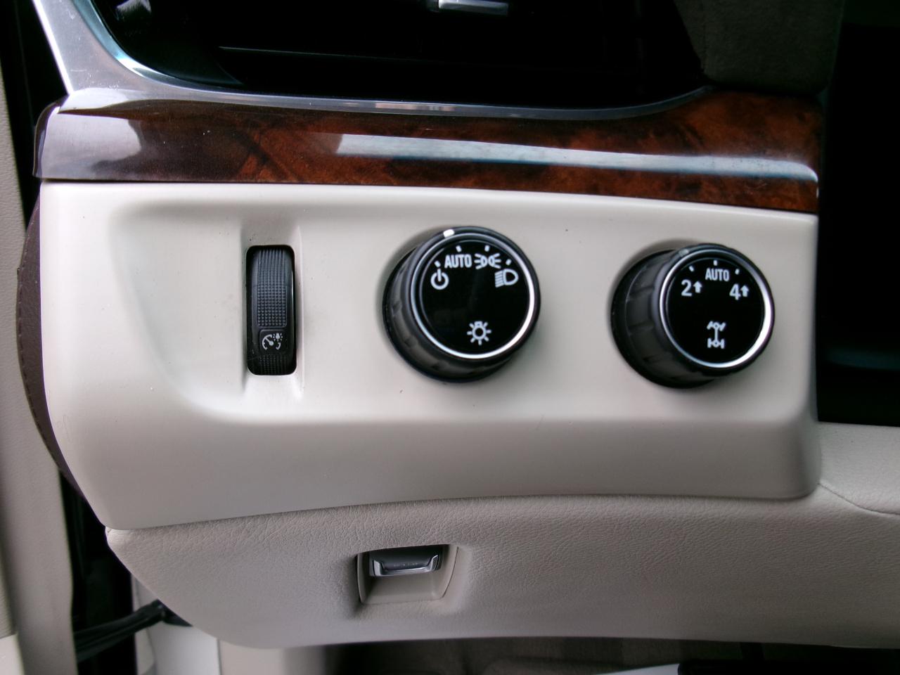 Cadillac Escalade ESV 4WD 4dr Premium 2015