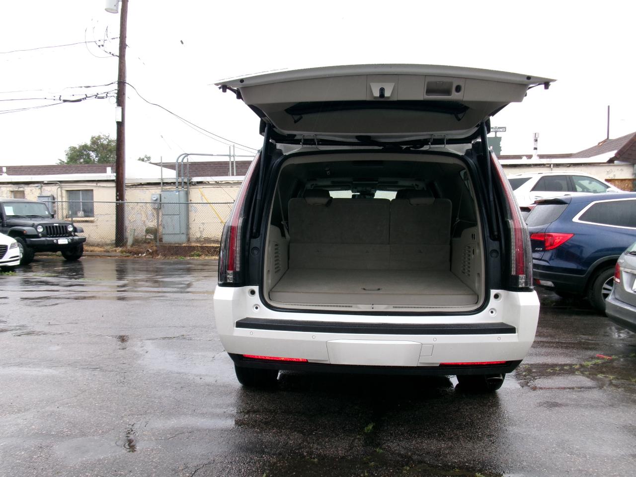 Cadillac Escalade ESV 4WD 4dr Premium 2015