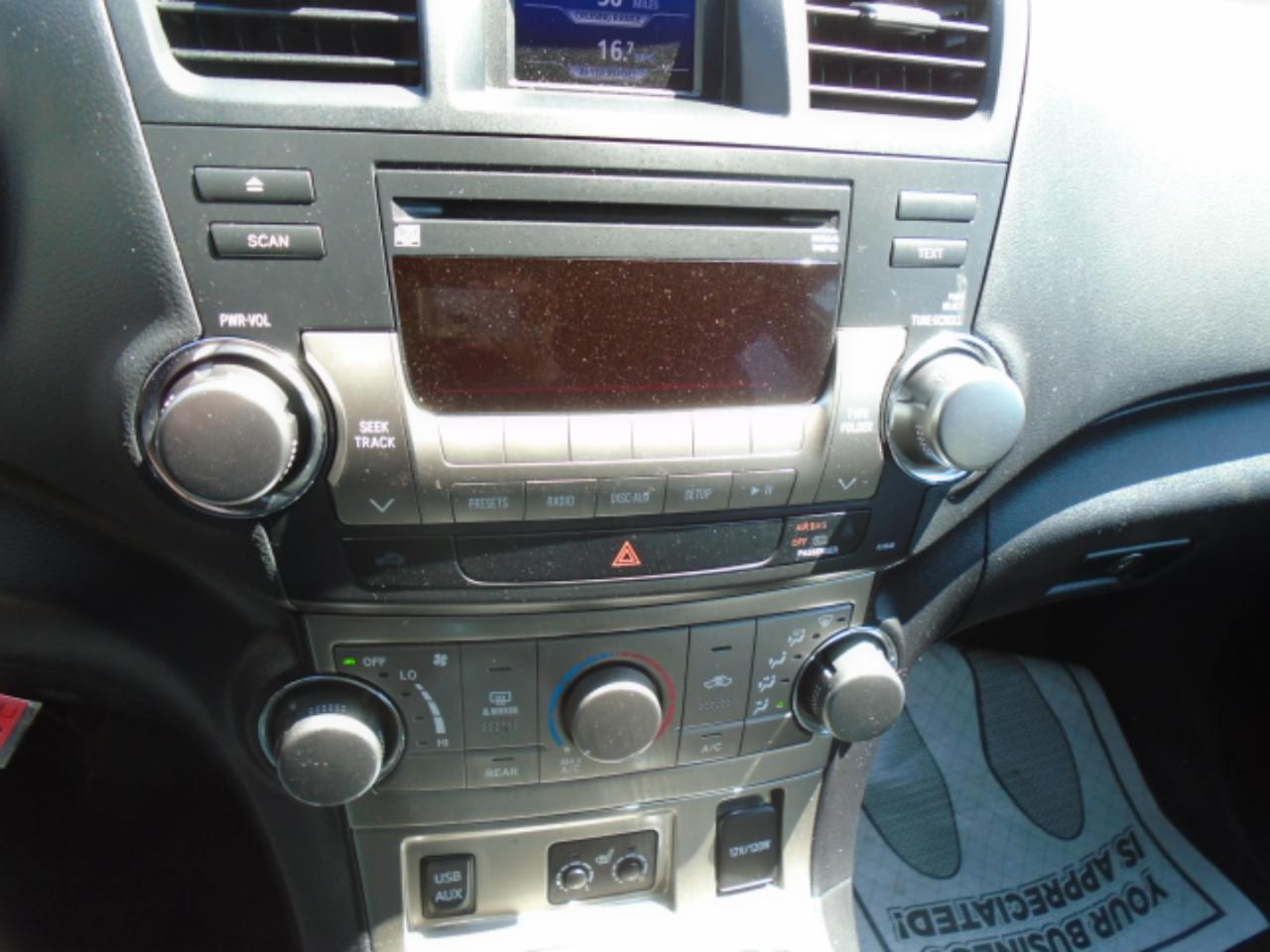 Toyota Highlander 4WD 4dr V6 Base (Natl) 2011