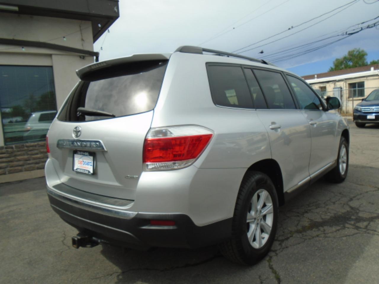Toyota Highlander 4WD 4dr V6 SE (Natl) 2011